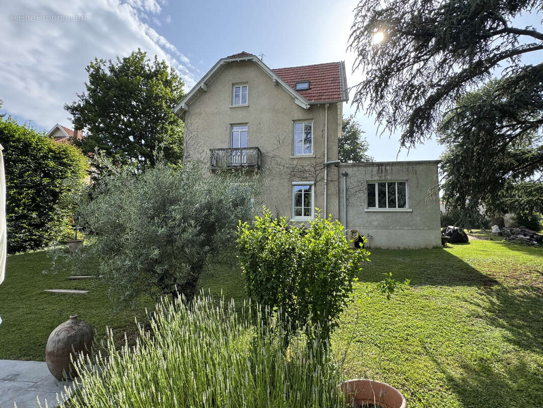 Maison à CHARBONNIERES-LES-BAINS