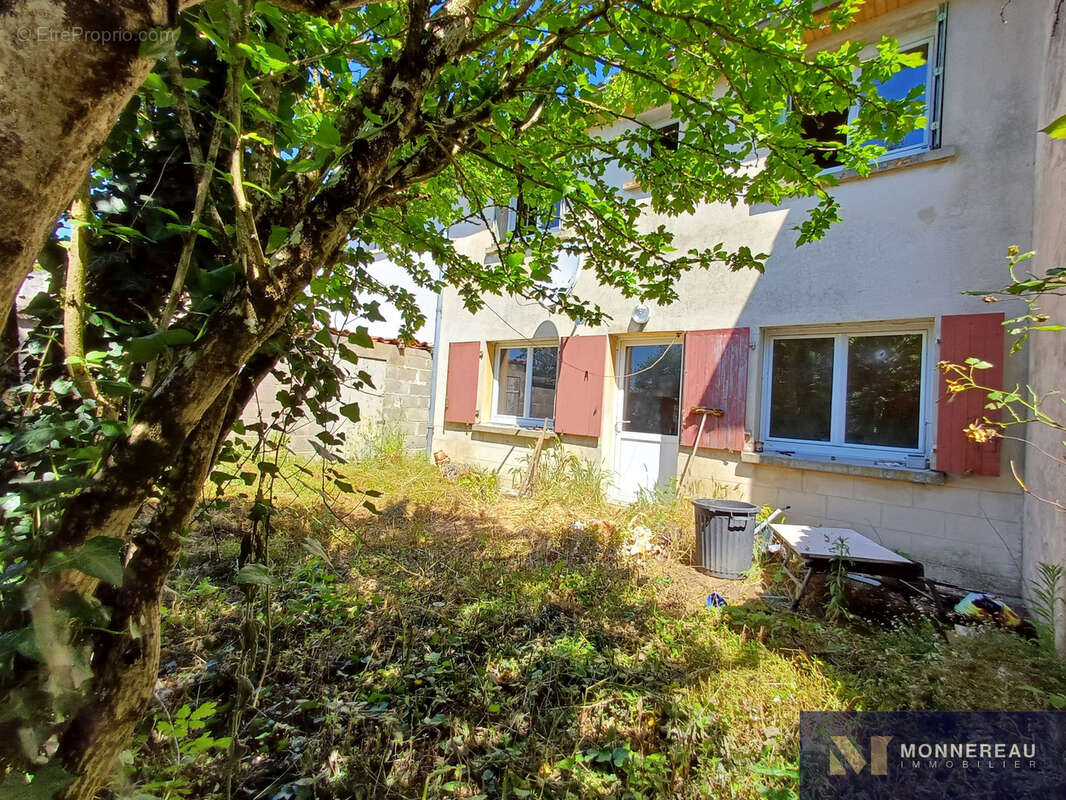 Maison à BAIGNES-SAINTE-RADEGONDE