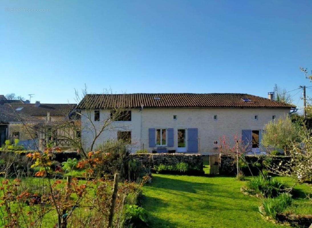 Maison à VERTEUIL-SUR-CHARENTE