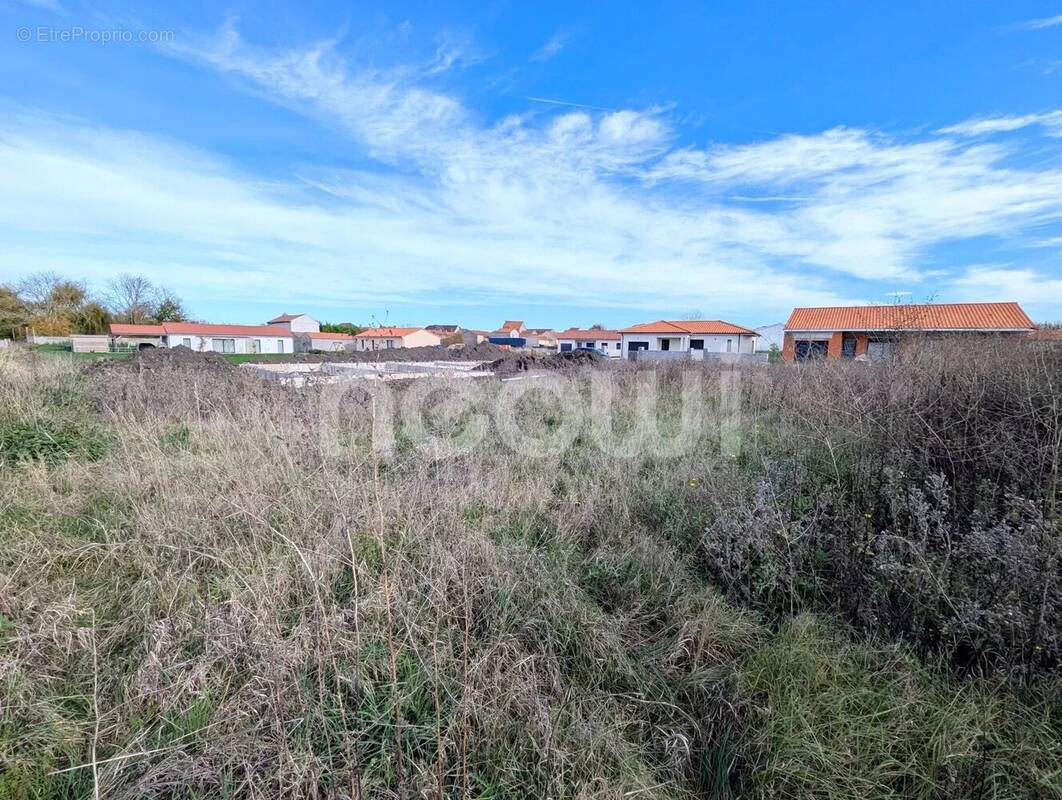 Terrain à AIGUEPERSE