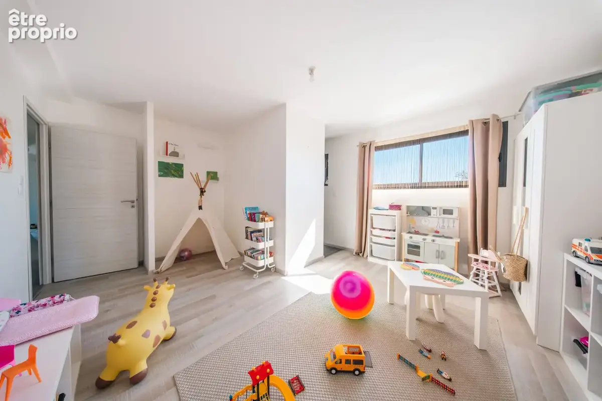 Villa contemporaine de 2016 - Piscine - 4 Suites avec salle d'eau privatives - Clôturé - Arboré - DPE A - photo 11