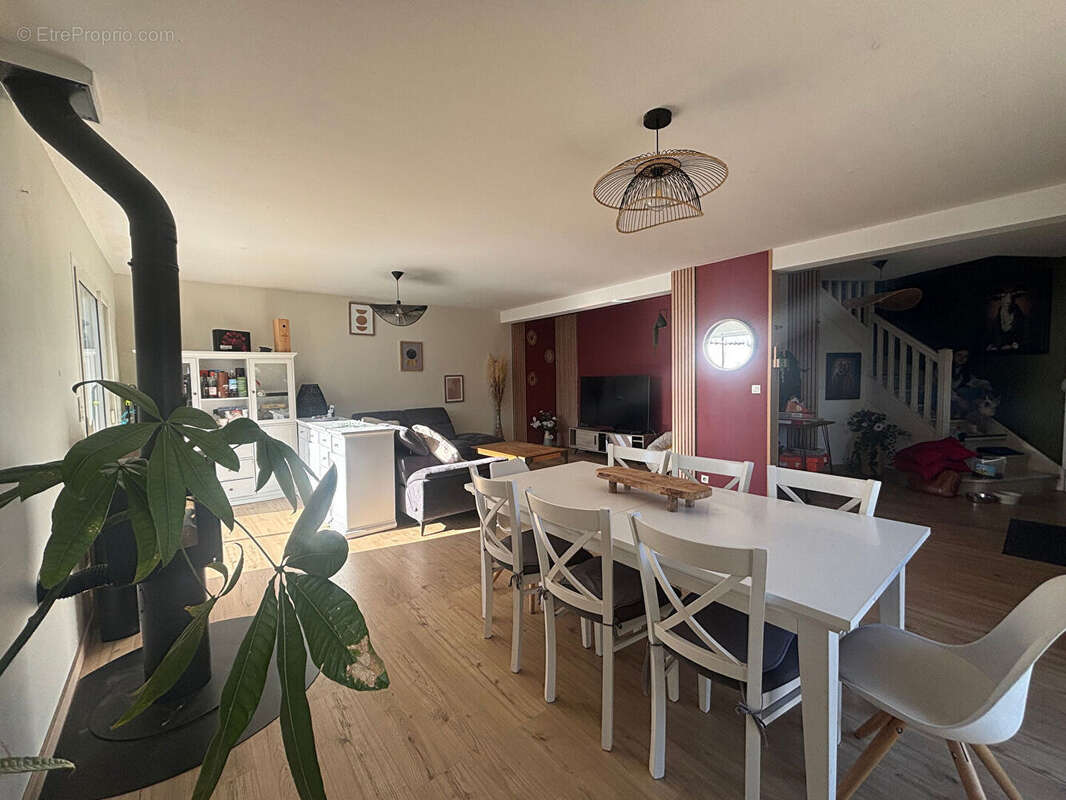 YFFINIAC : Maison 5 pièces 142 m2 env - photo 2