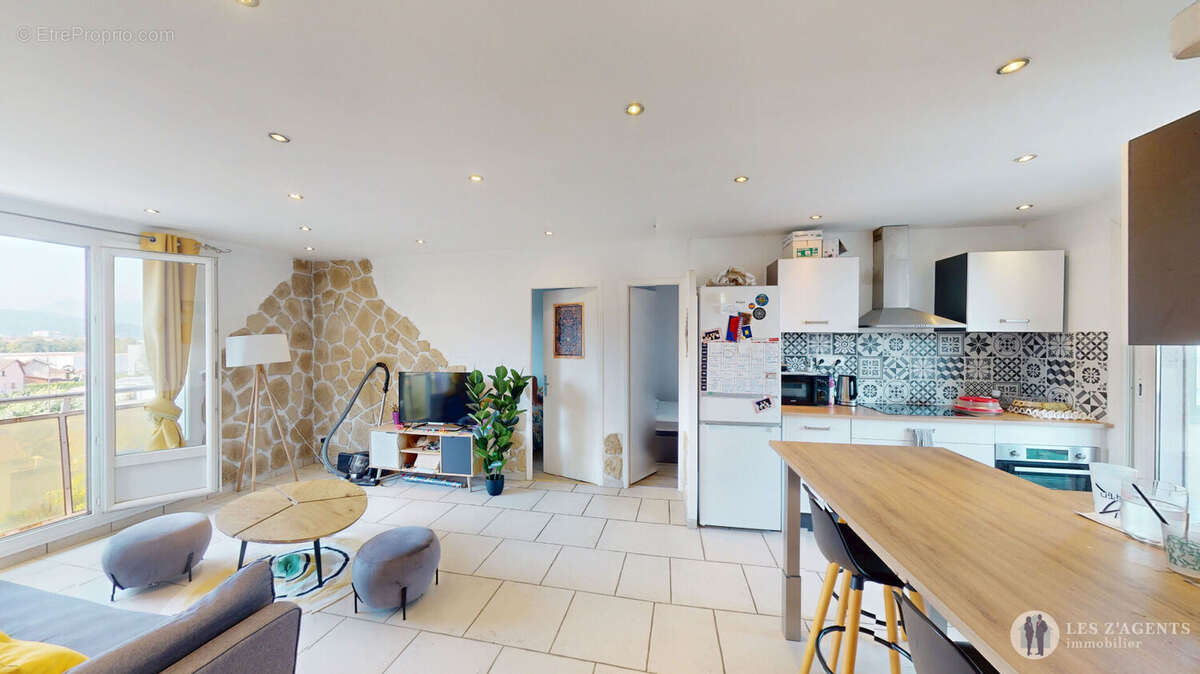 Appartement à SAINT-MARTIN-D'HERES