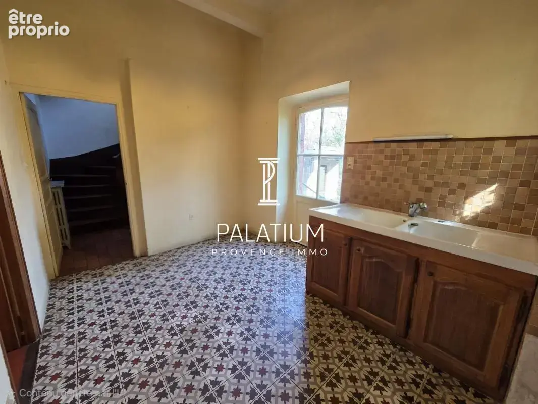 FORCALQUIER – Maison de Ville de 76 m² à Rénover avec Jardin, Dépendance et Garage Sécurisé - photo 8
