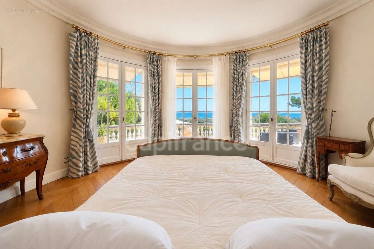 Propriété de caractère de 615 m2 sur 25 000 m2 de terrain - photo 8