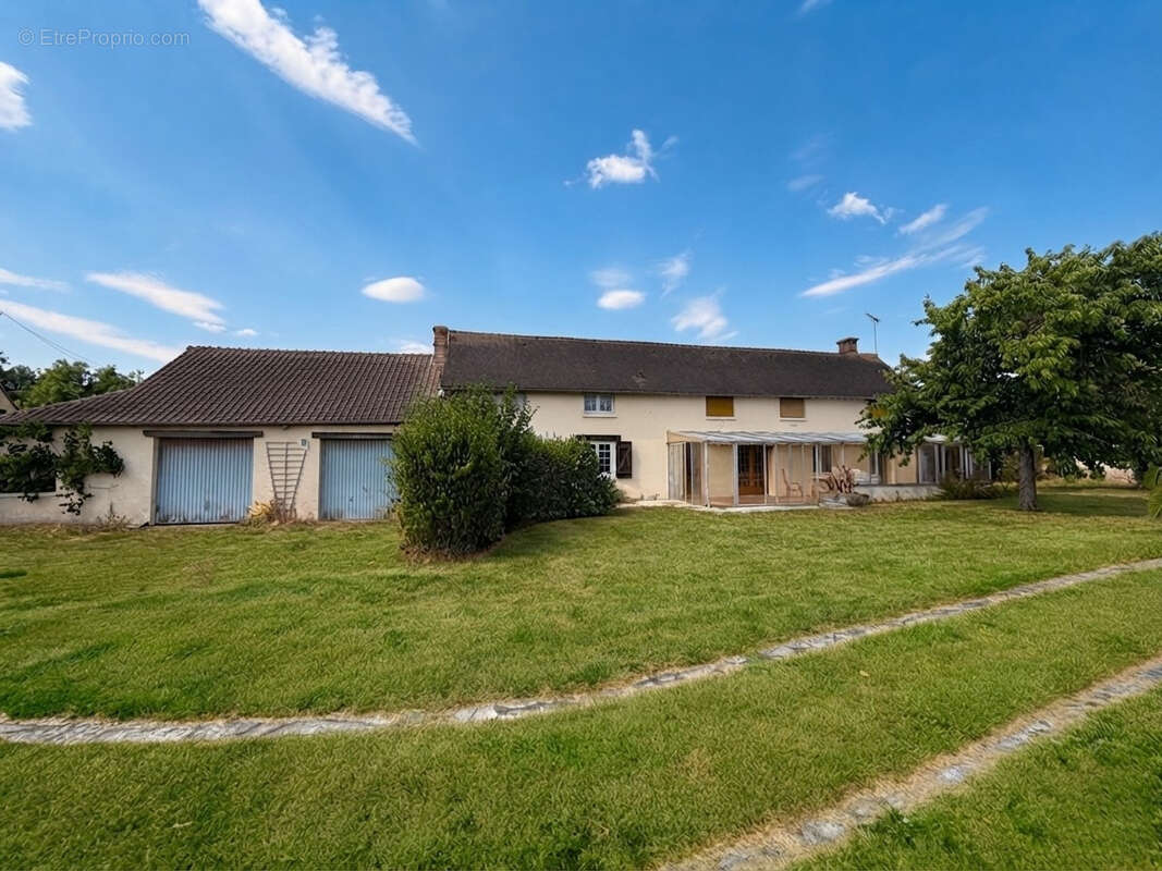 Maison à COURDEMANCHE