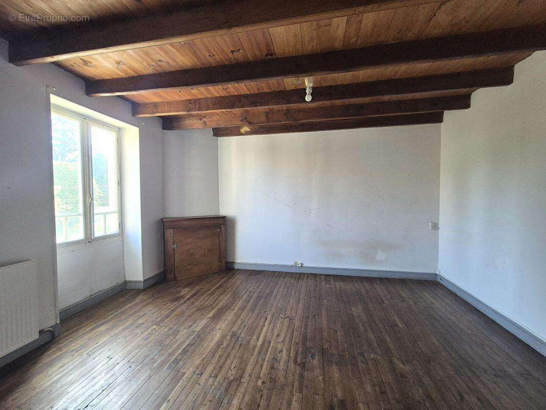 Maison de 92 m 2  à Blanzay, 3 chambres , garage, jardin, atelier - photo 7