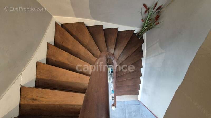A vendre ETAMPES (91), Proche centre-ville, Charmante Meulière de 5 pièces sur sous-sol avec cour et garage - photo 13