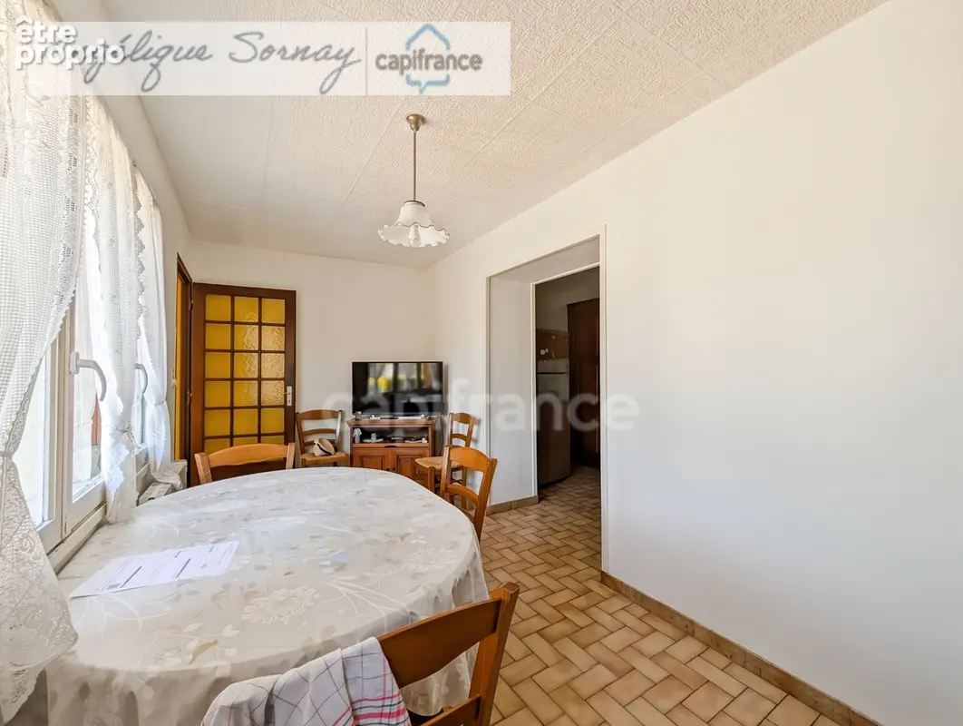 Louhans – 202 m² / 6 chambres / 2 500 m² / 4 garages – un potentiel rare ! - photo 5