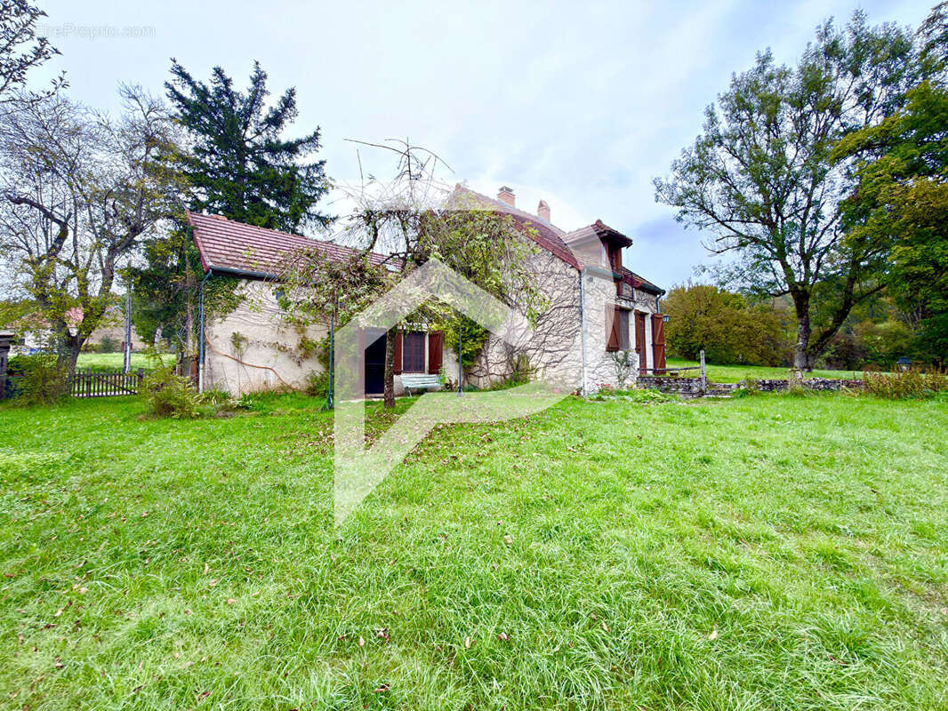 Maison en pierres sans aucun voisin - photo 2