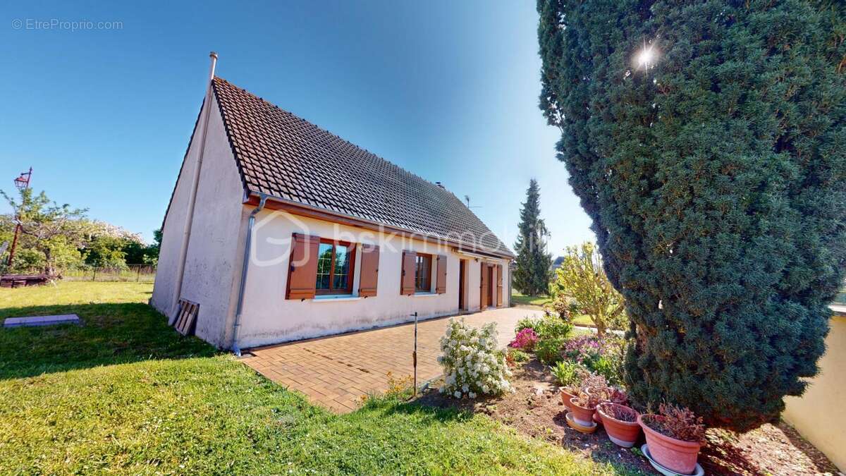 Maison à BELLEGARDE