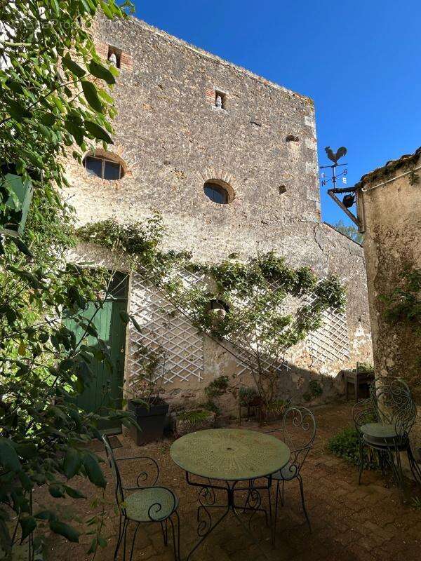 Grande maison de bourg avec cachet, 3 chambres (possibilités ++), beaux volumes, espaces aménageables, jardin - photo 7