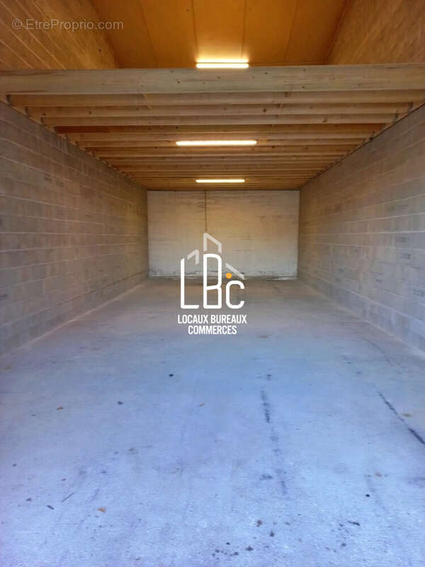 Commerce 145 m² à Suce-Sur-Erdre  - photo 2