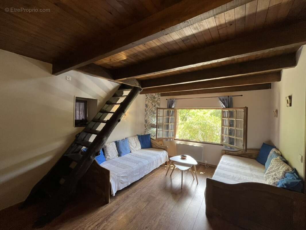 345 m² à Aveze  - photo 9