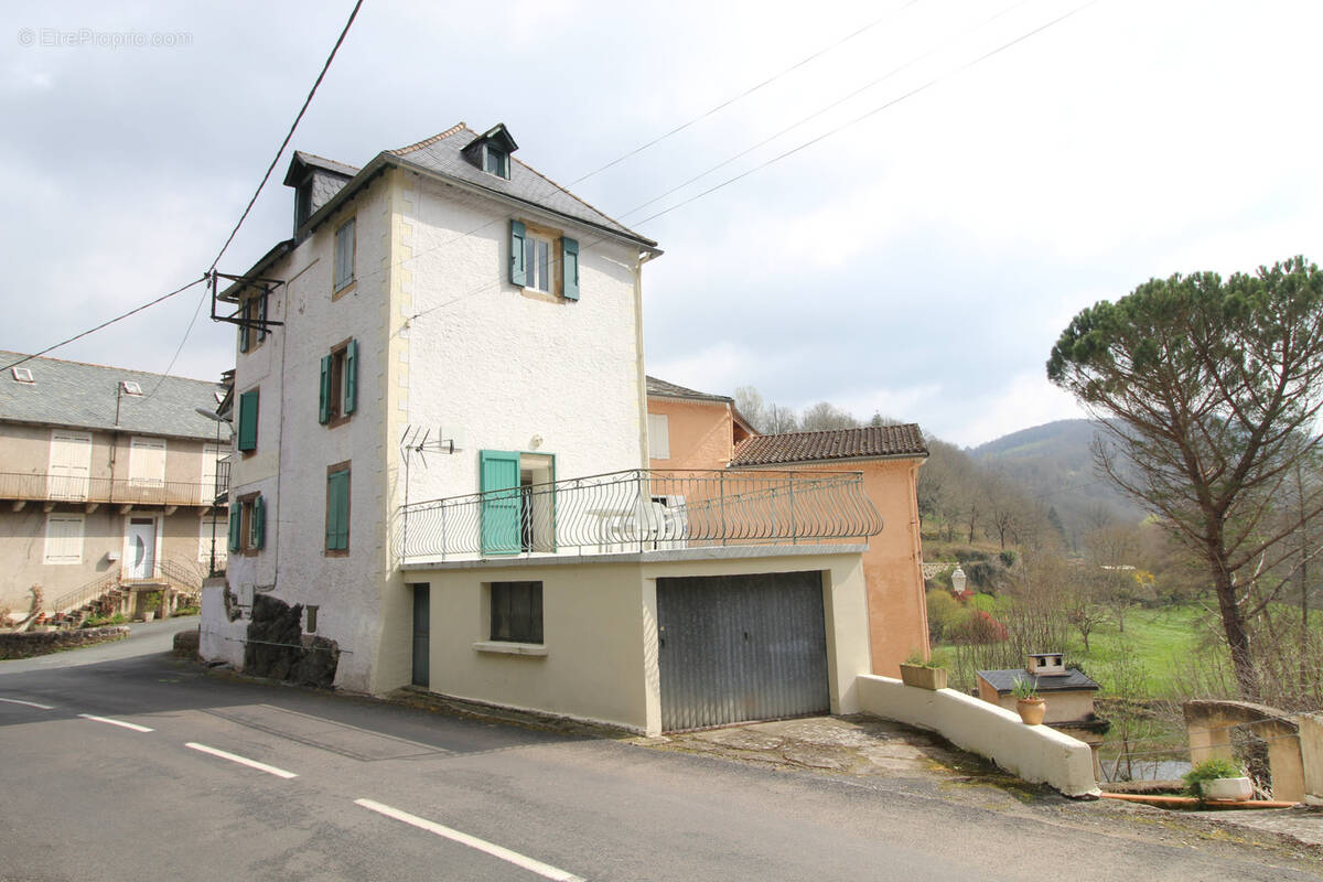 Maison à SAINT-SERNIN-SUR-RANCE