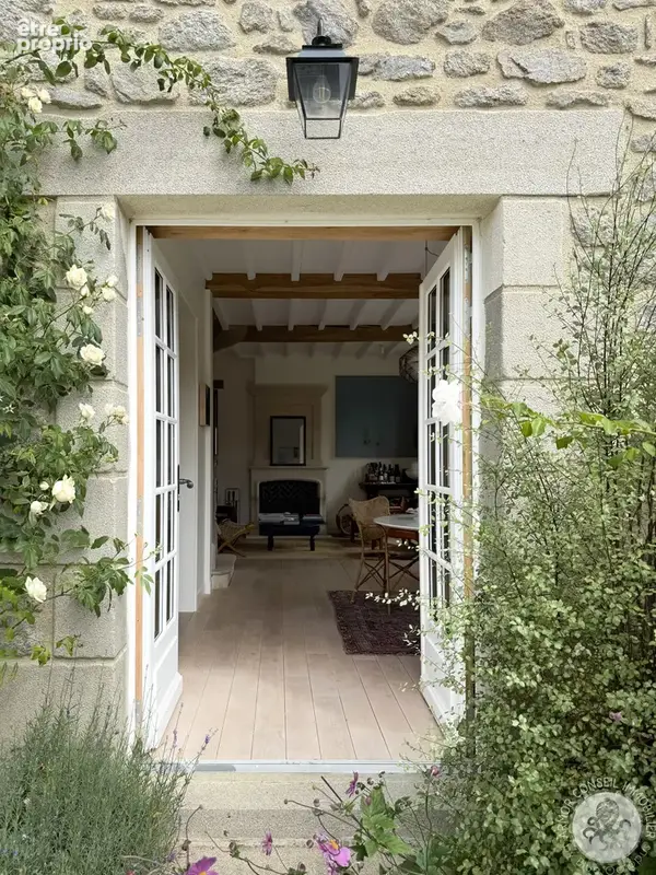 Maison rénovée en centre-bourg et proche plage - photo 4
