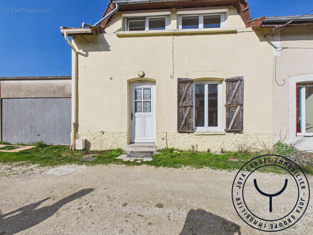 Maison à PARS-LES-ROMILLY