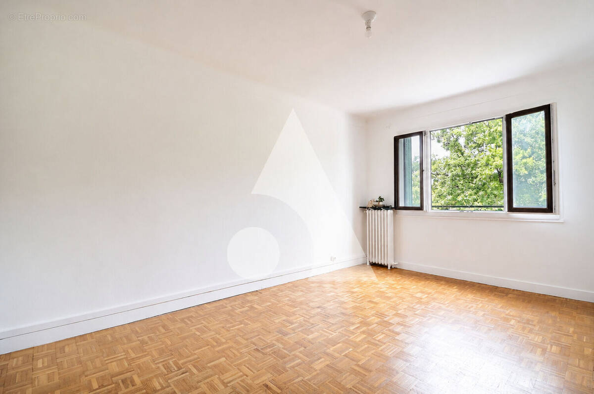 Appartement à LES LILAS