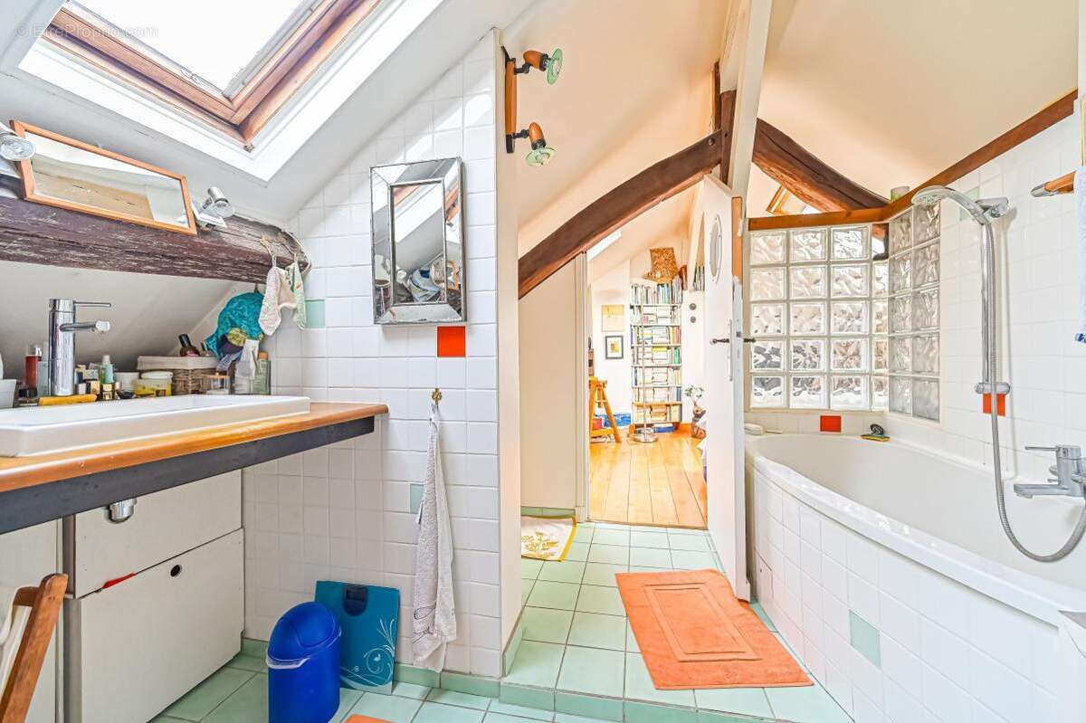 Appartement à PARIS-19E