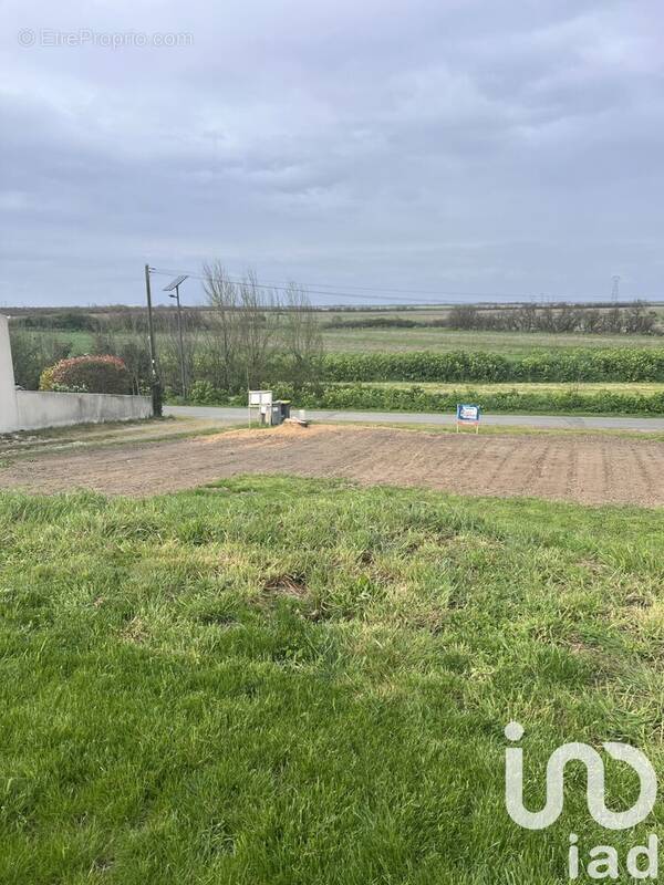 Photo 1 - Terrain à CHARRON