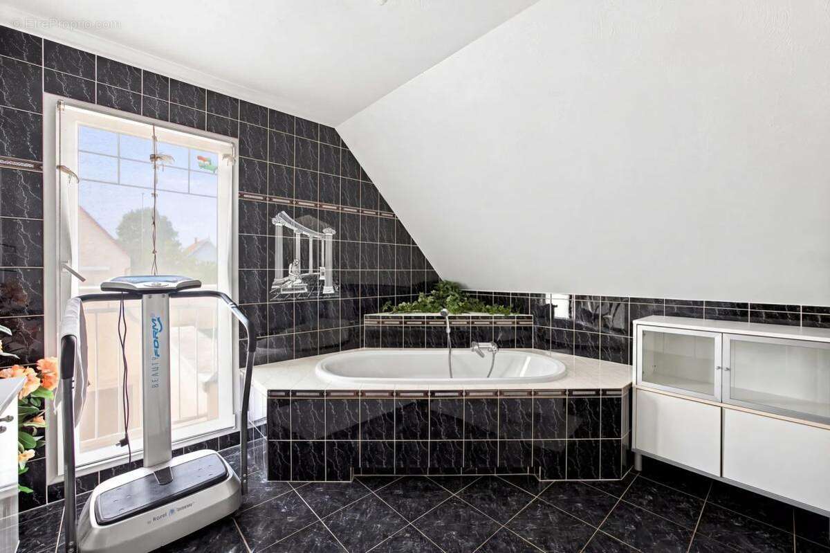 Villa d’architecte - 240 m² - piscine intérieure - - photo 10