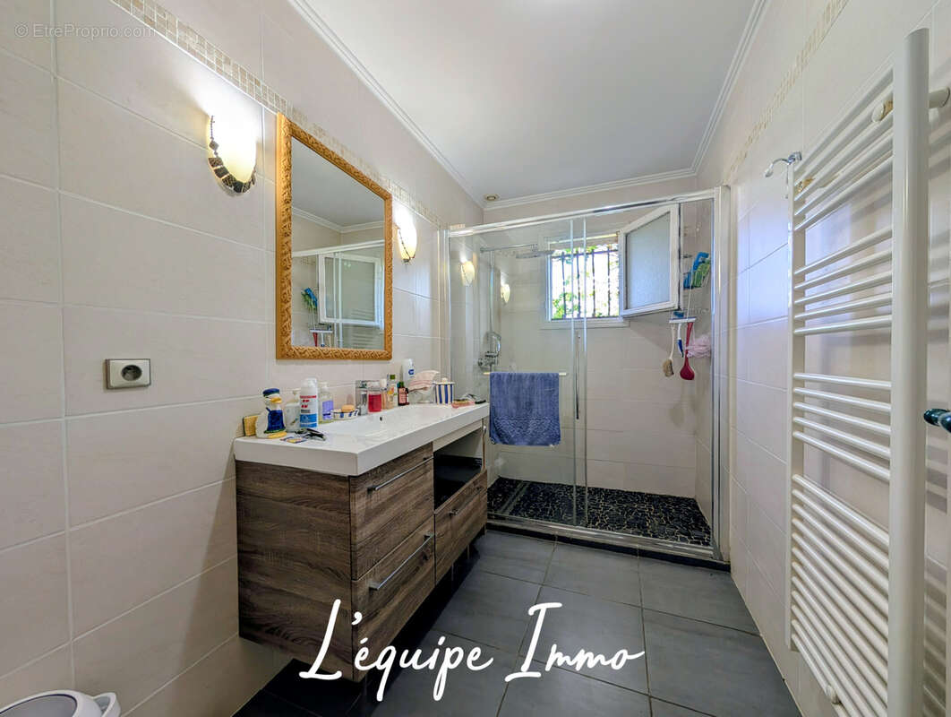 Grande Maison familiale avec piscine et garages sur 4300 m2 de terrain - photo 11