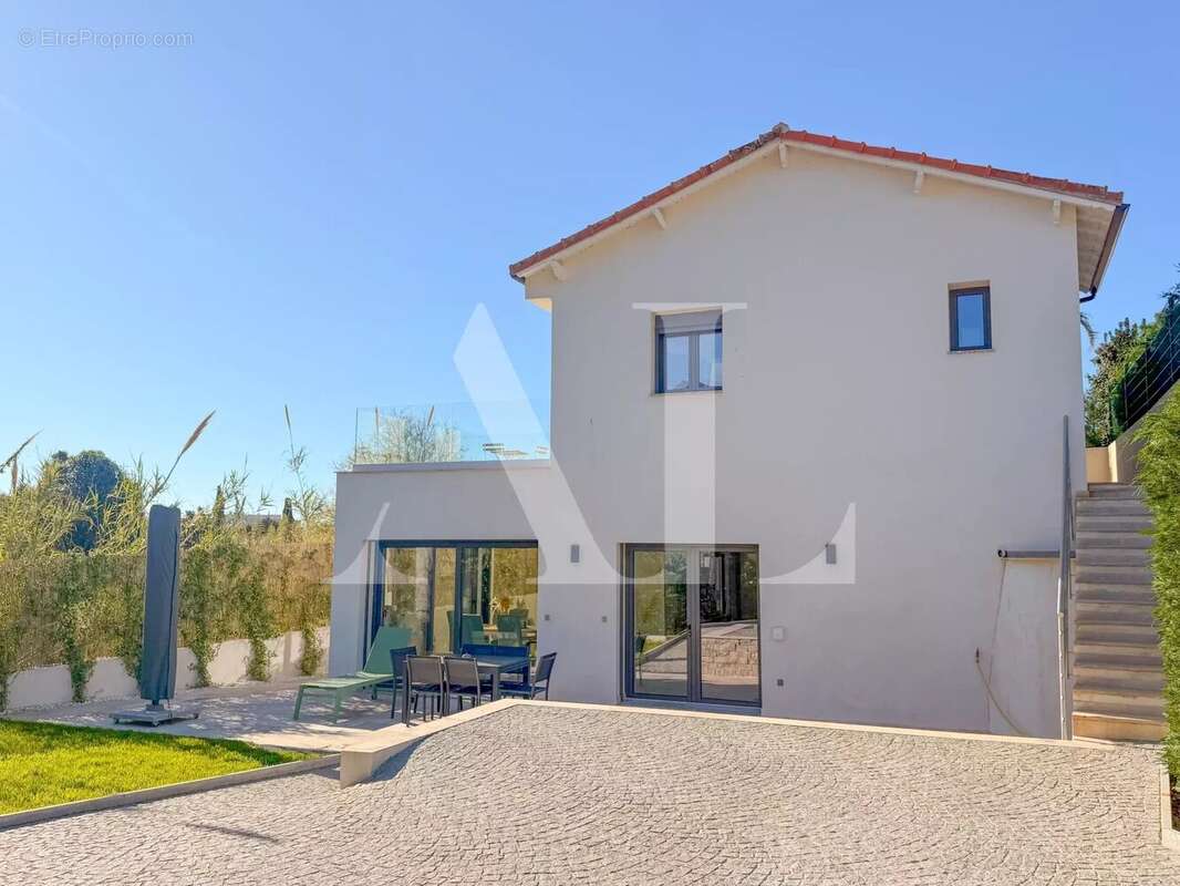 Maison à VALLAURIS