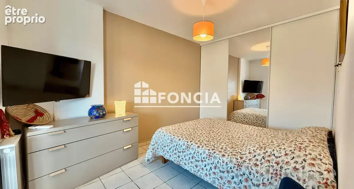Appartement t3 dernier etage - vue mer - residence securisee centre ville - la croix valmer - photo 4
