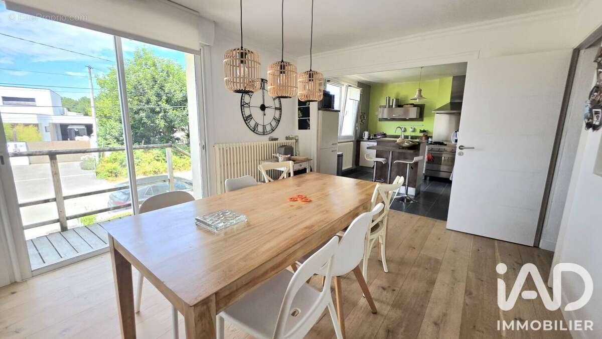Maison 163 m² à Saint-Ave  - photo 5