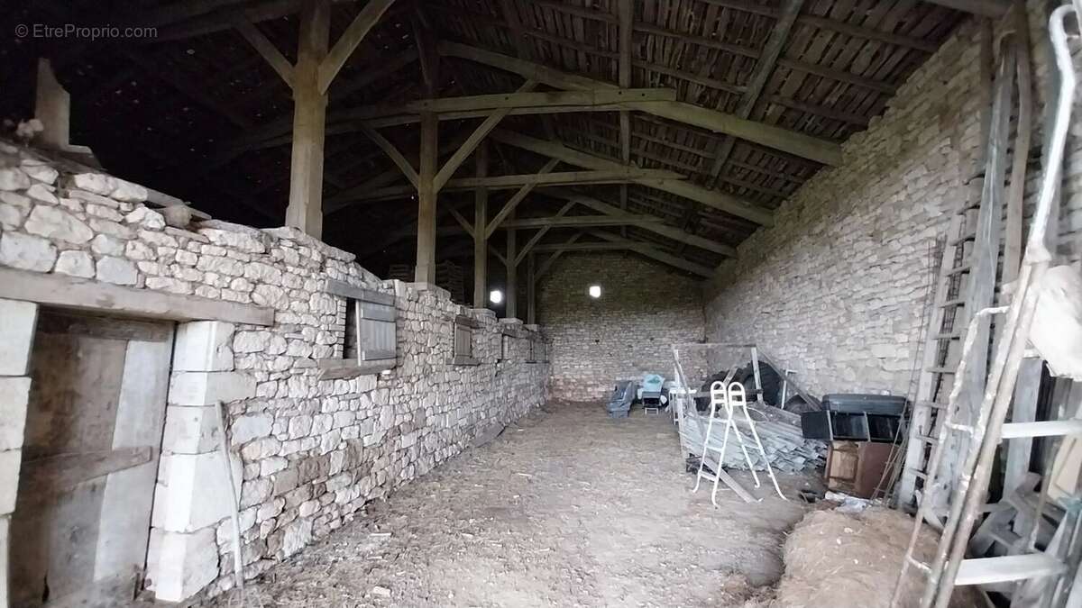 Maison à PUYLAROQUE