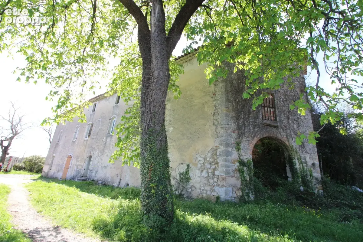 Mas de 2500 m2 sur 26 hectares. - photo 9