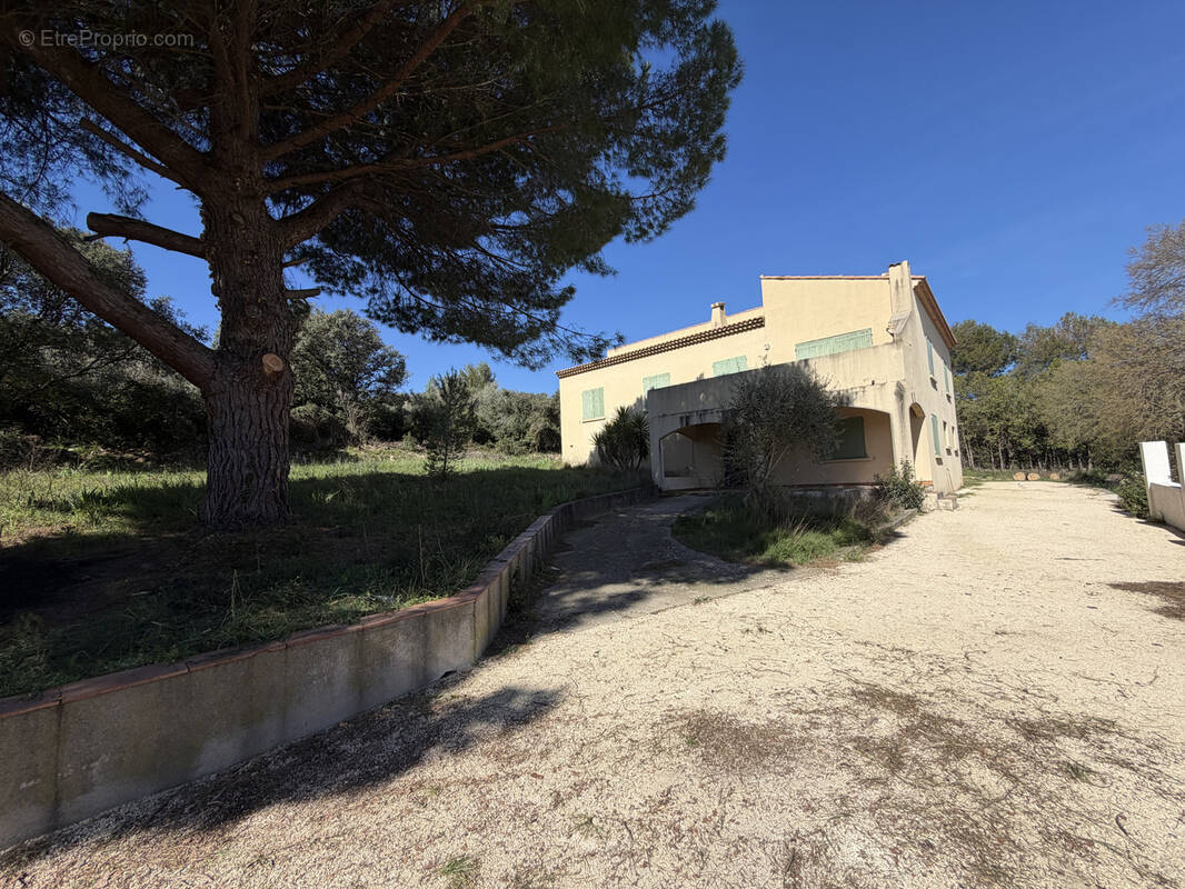 Maison à MILHAUD