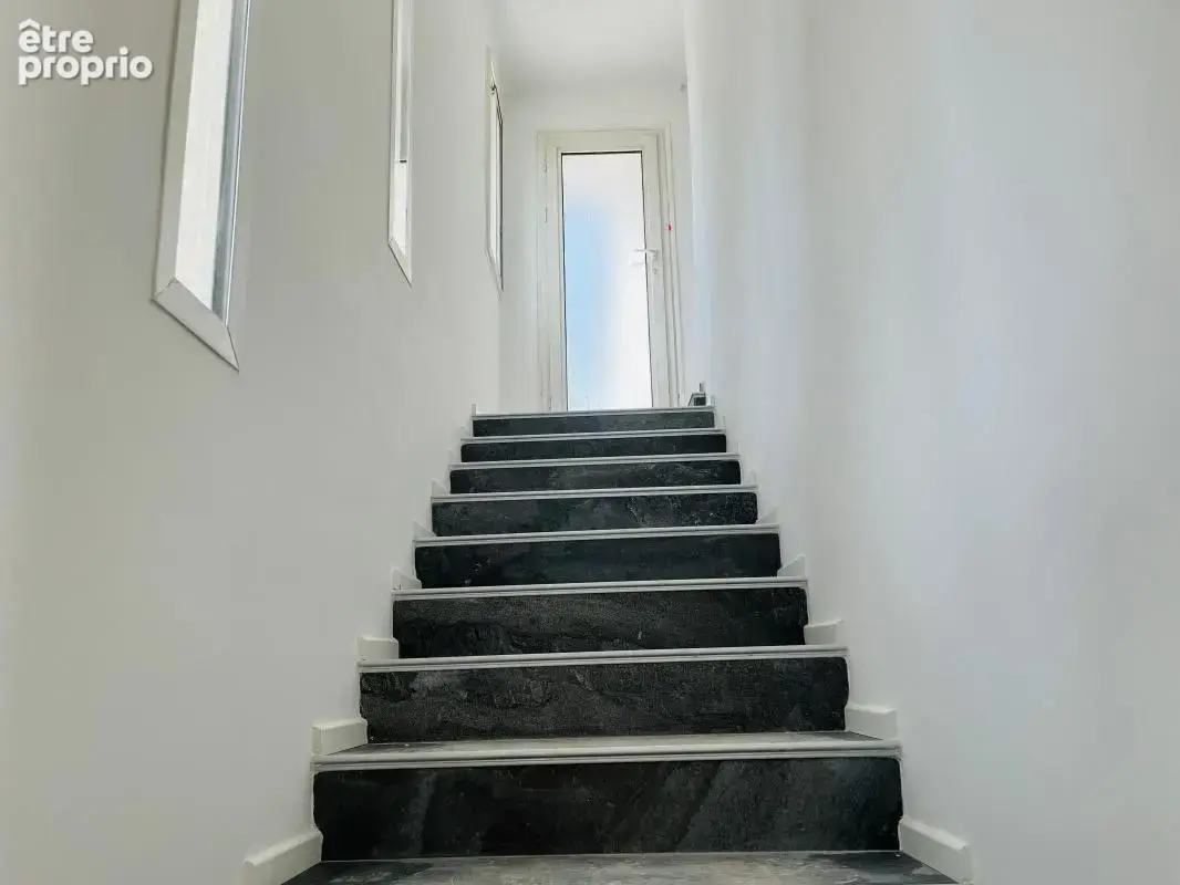 EXCLUSIVITE! Duplex à vendre la Garde avec ses deux places de parking en frais de notaire réduit! - photo 4