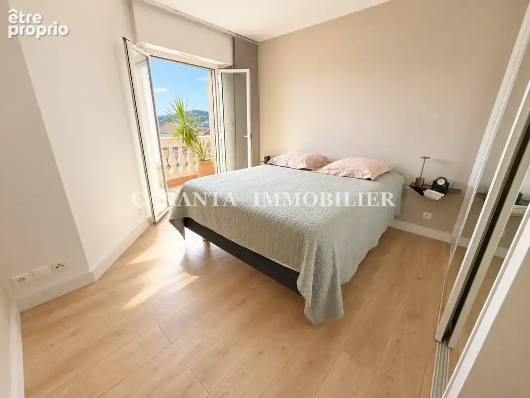 Vente appartement 2 pièces Sainte-Maxime Centre ville avec terrasse aperçu Mer, cave, parking, possibilité gar - photo 4