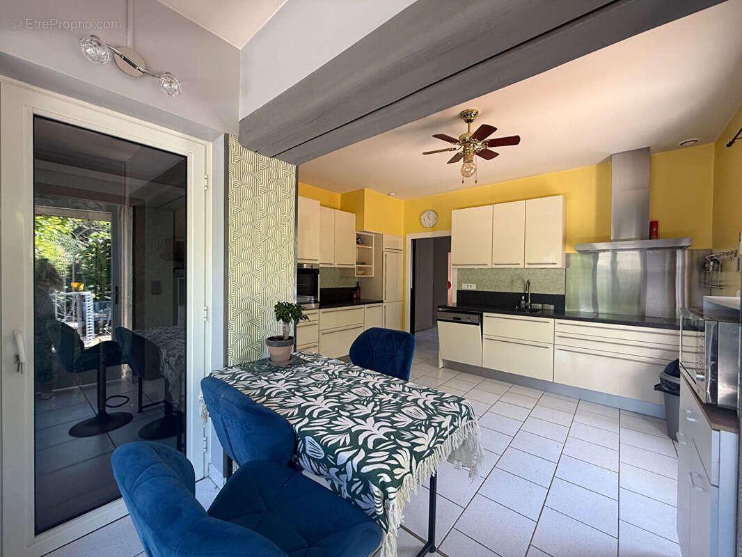 Ensemble immobilier avec deux maisons et piscine à Pujols - photo 6
