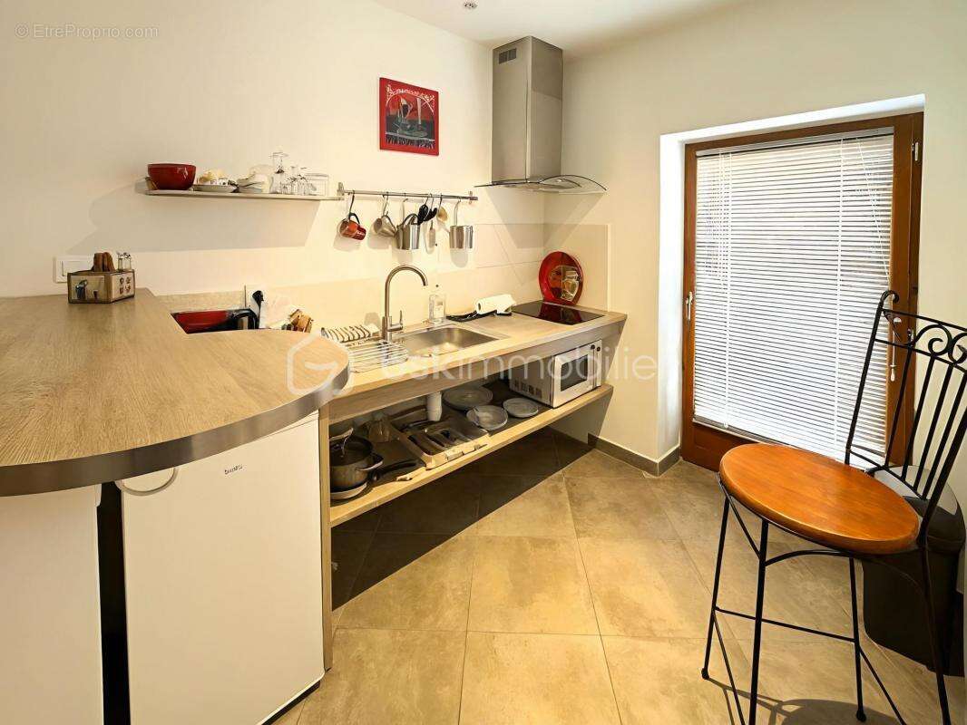 Commerce à FONTENAY-LES-BRIIS