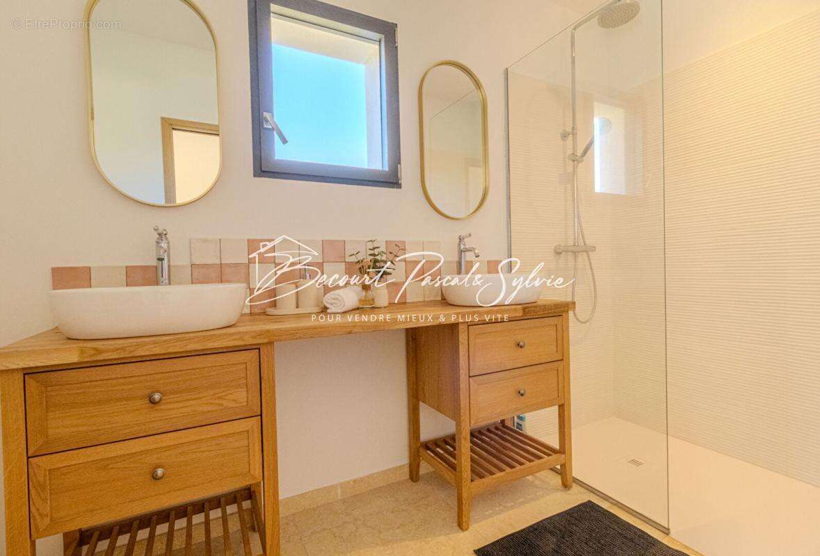 Maison à SAINT-SATURNIN-LES-APT