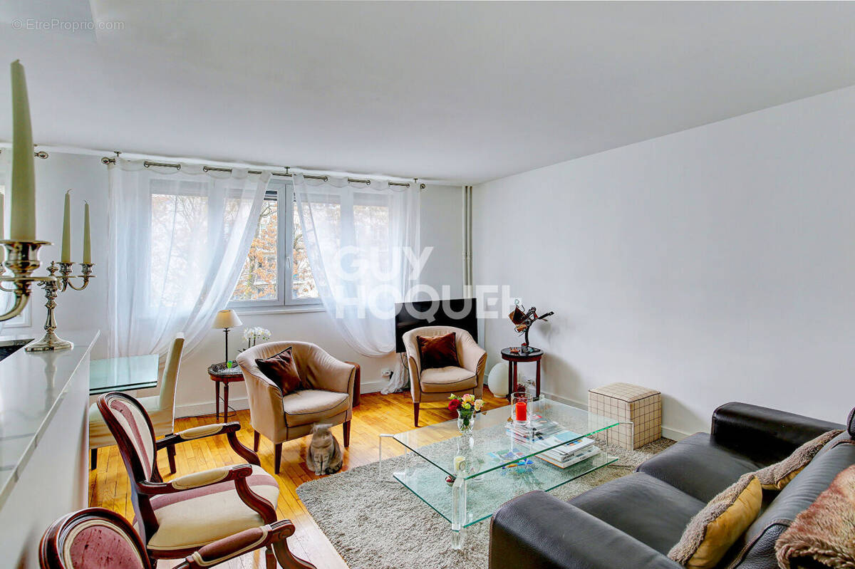 Appartement à PARIS-16E