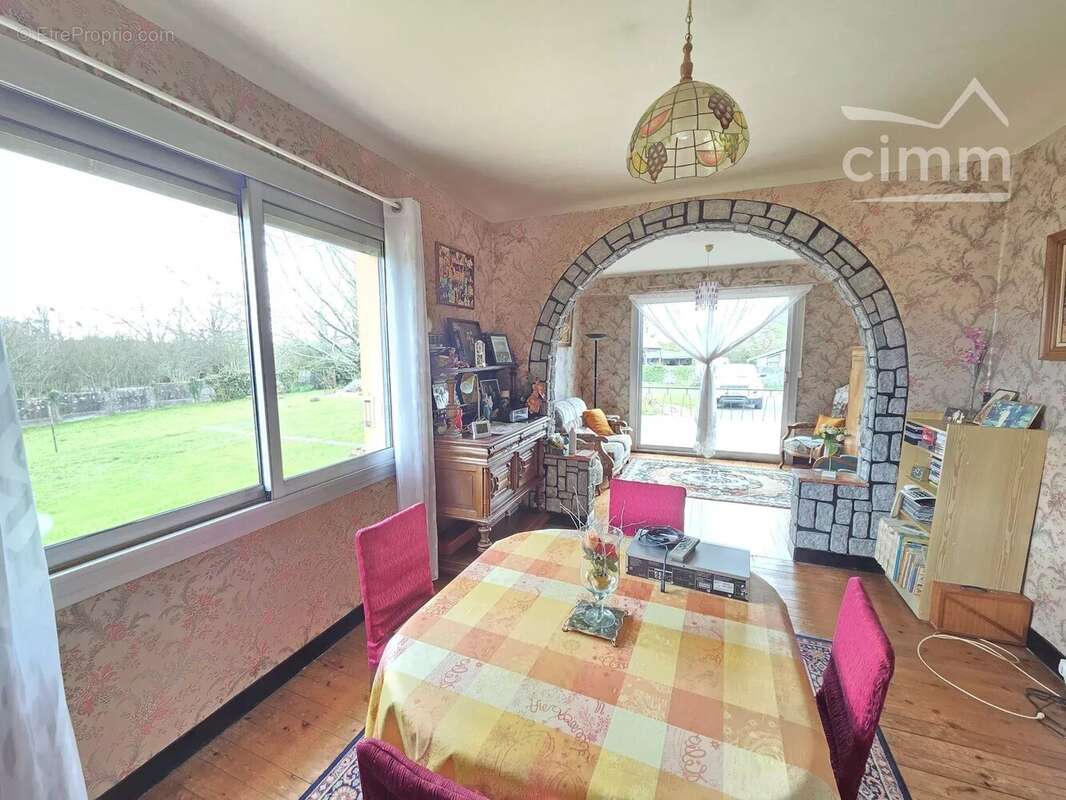 Maison à ROUGE