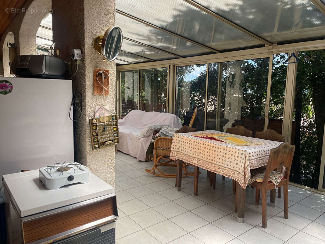 Maison familiale des années 70 avec fort potentiel Quartier recherché de Vinon-sur-Verdon - photo 4