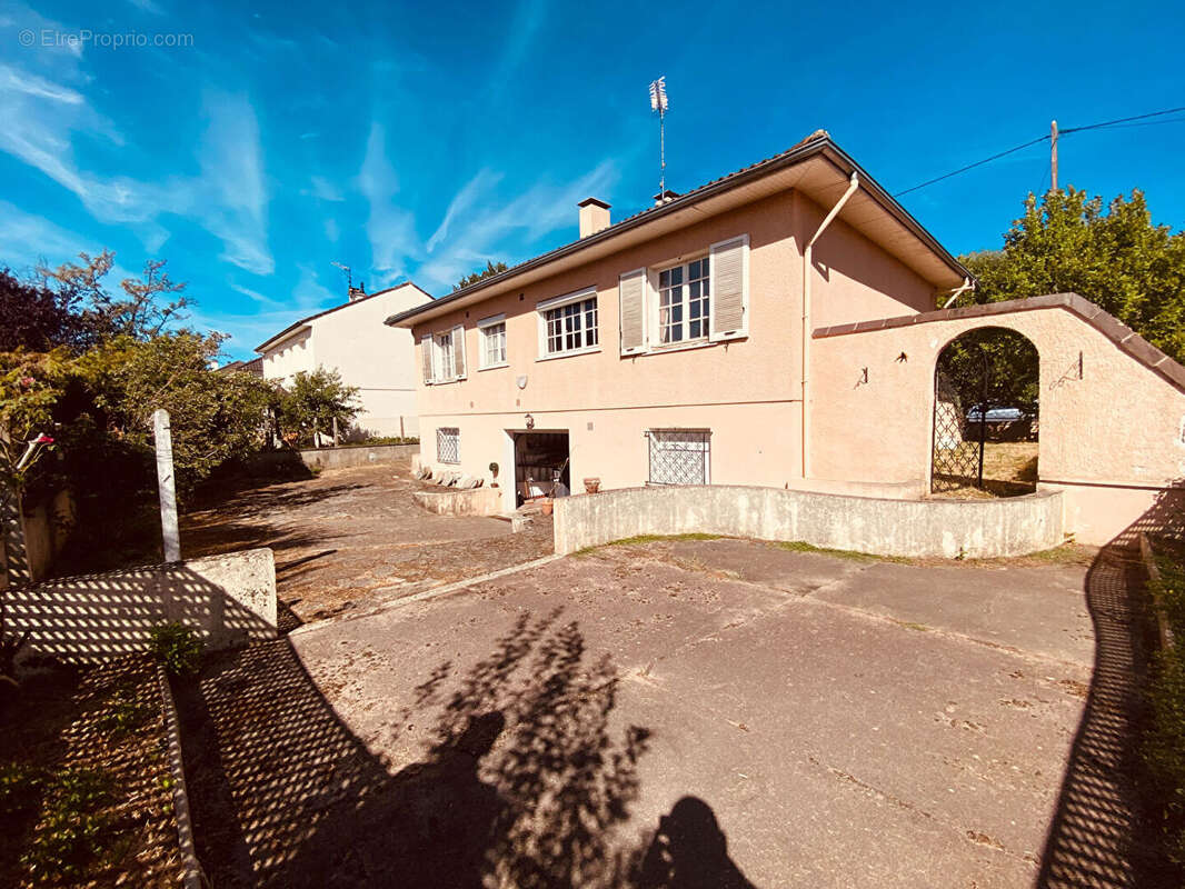 Vente maison f4 sous sol semi enterre premilhat - photo 4