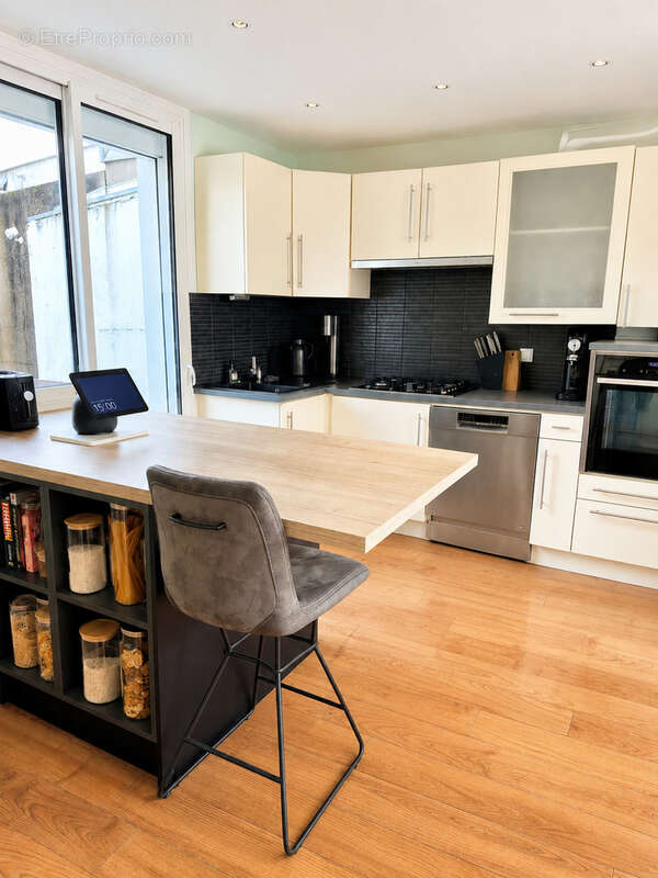 Maison familiale de 110 m2 rénovée avec espace bureau et dépendances à trignac - photo 4