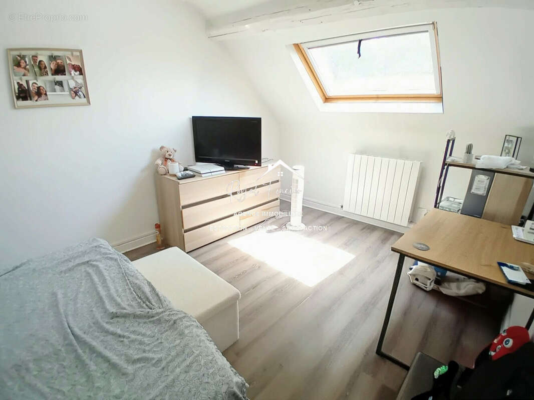 Etage : chambre 2 suite  - Maison à CHATELLERAULT