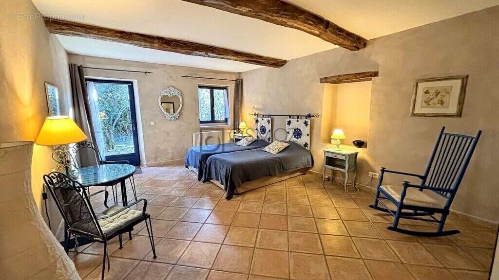 Maison à MIRMANDE