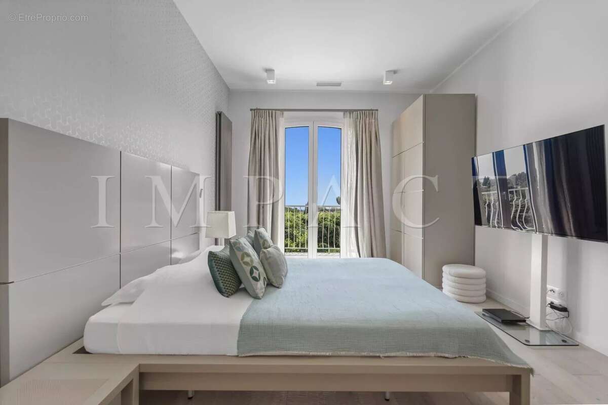 Maison à LA ROQUETTE-SUR-SIAGNE