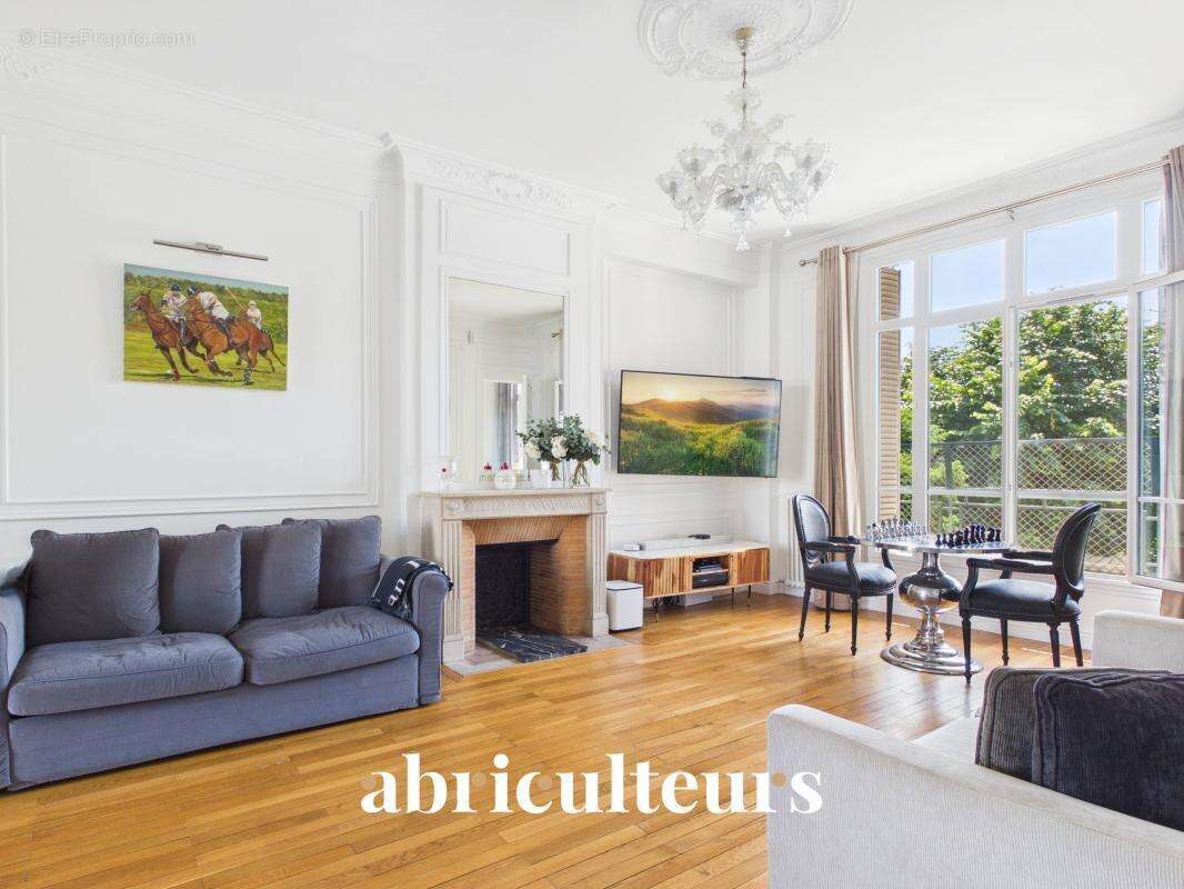 Appartement familial - 189 m² - 7 pièces - Charme de l'ancien en vente à Saint-Mandé (94160) - photo 6