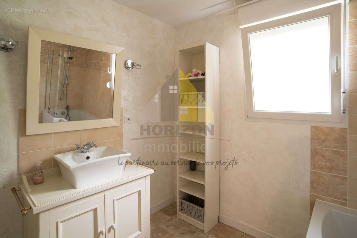 Maison à COMMENAILLES