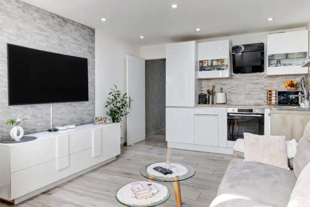 Appartement à VILLENEUVE-LOUBET