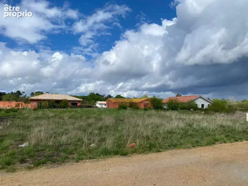 Photo Terrain à Salles au prix de 125 000€