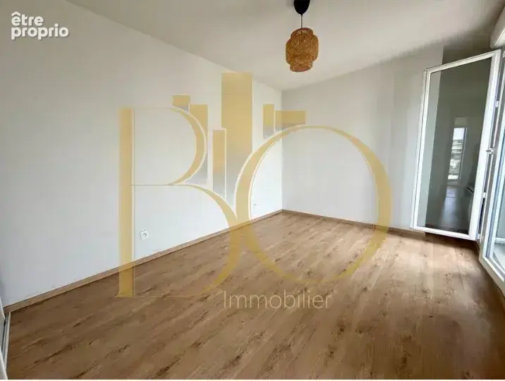 Appartement 3 pièces de 66 m² avec terrasse et double stationnement - photo 9